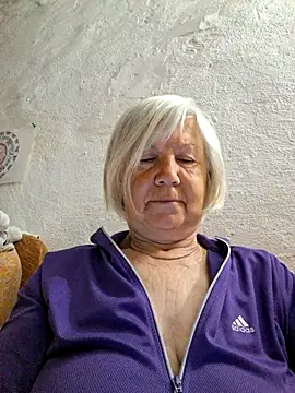 KlaudiaDarling online show from May 19, 2026, 2:29 am
