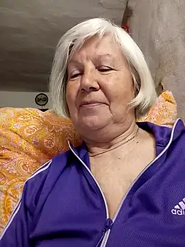 KlaudiaDarling online show from April 1, 2026, 6:38 pm