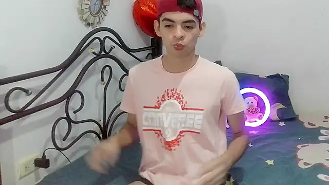 Snapshot of nico22love chatting on February 26, 2026, 3:56 pm nico22love online show from February 26, 2026, 3:56 pm