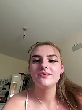 Snapshot of Lola-rosexx chatting on June 1, 2026, 6:57 am Lola-rosexx online show from June 1, 2026, 6:57 am