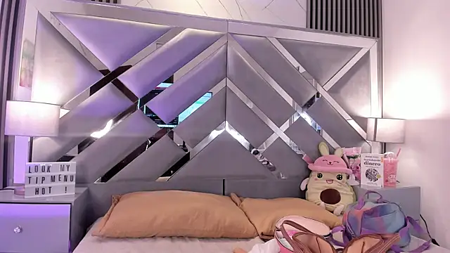 melody  sweet  online show from April 4, 2026, 8:26 pm