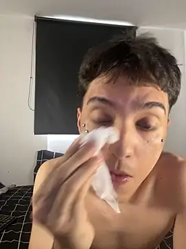 Snapshot of itselladoll chatting on February 24, 2026, 8:31 pm itselladoll online show from February 24, 2026, 8:31 pm