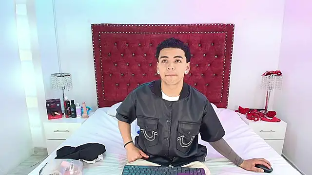 Jaden and sofia online show from July 28, 2026, 3:14 am