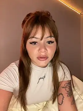 Snapshot of Isisbennett chatting on April 26, 2026, 6:27 pm Isisbennett online show from April 26, 2026, 6:27 pm