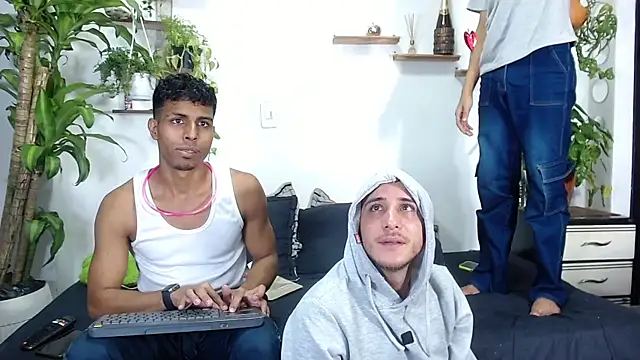 Interracial Snow Bunny online show from February 13, 2026, 11:16 pm