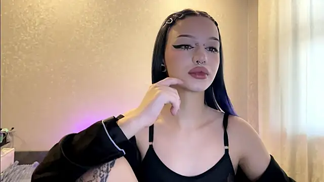 Snapshot of dieonisiaaaa chatting on January 11, 2026, 8:21 am dieonisiaaaa online show from January 11, 2026, 8:21 am