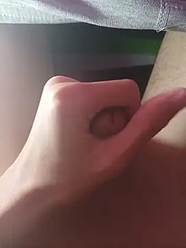 TrebleShebeen online show from February 15, 2026, 10:52 pm