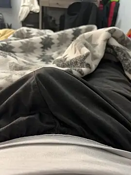 elpapigrande12 online show from February 4, 2026, 4:51 am