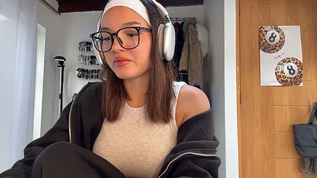 LubaLadeau online show from January 15, 2026, 1:25 pm