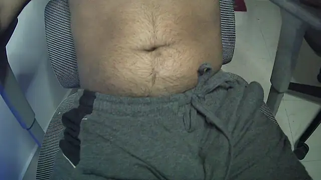 Snapshot of KneelForAlpha chatting on January 14, 2026, 6:33 pm KneelForAlpha online show from January 14, 2026, 6:33 pm