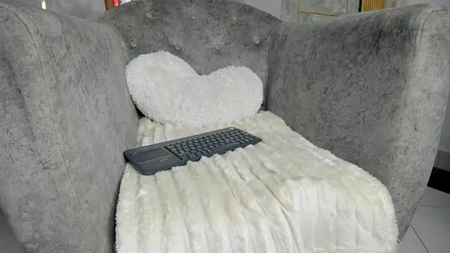 ElaRabbit online show from July 21, 2026, 7:59 pm
