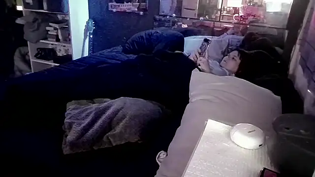 Bigbrowneyes25 online show from March 2, 2026, 6:47 am