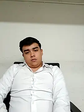 Yosoyelmismo-6737 online show from January 5, 2026, 11:30 pm