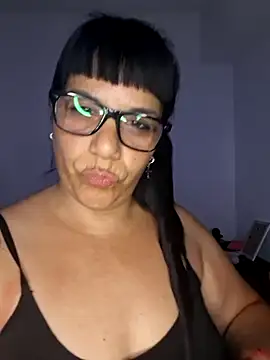 angielove1905 online show from January 14, 2026, 2:37 am