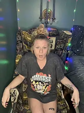 Snapshot of Autumn_paige chatting on February 6, 2026, 2:40 am Autumn paige online show from February 6, 2026, 2:40 am