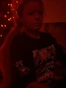 Snapshot of Autumn_paige chatting on March 1, 2026, 7:25 pm Autumn paige online show from March 1, 2026, 7:25 pm