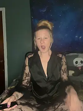 Snapshot of Autumn_paige chatting on February 24, 2026, 3:18 am Autumn paige online show from February 24, 2026, 3:18 am