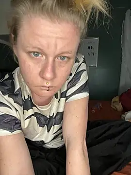 Snapshot of Autumn_paige chatting on February 12, 2026, 12:43 am Autumn paige online show from February 12, 2026, 12:43 am