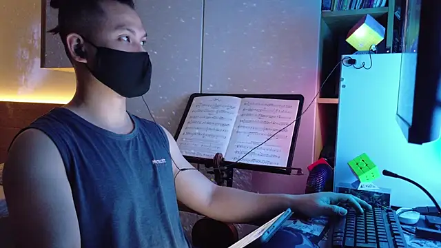 OnlyHand9x online show from April 23, 2026, 4:52 pm