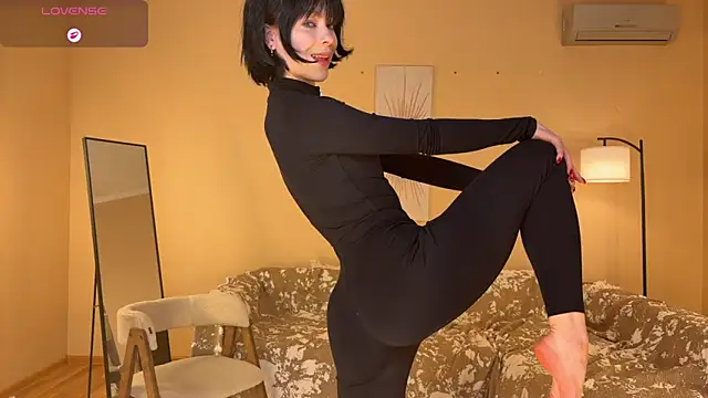 Snapshot of E1ara chatting on April 5, 2026, 11:28 am E1ara online show from April 5, 2026, 11:28 am