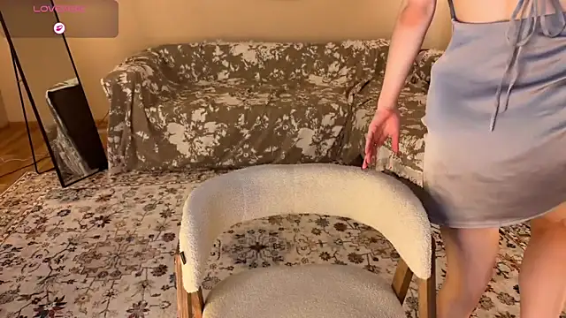 Snapshot of E1ara chatting on April 13, 2026, 10:19 am E1ara online show from April 13, 2026, 10:19 am