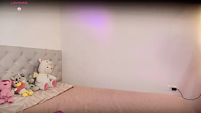 Diamond  cherry69 online show from March 11, 2026, 1:05 pm