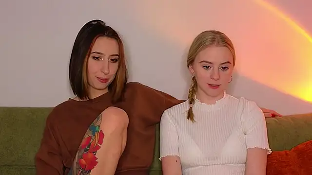 Snapshot of Mimipaws chatting on January 9, 2026, 8:27 pm Mimipaws online show from January 9, 2026, 8:27 pm