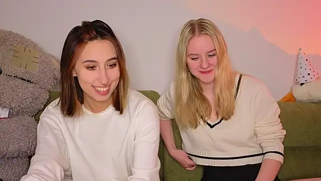 Snapshot of Mimipaws chatting on January 12, 2026, 7:53 pm Mimipaws online show from January 12, 2026, 7:53 pm