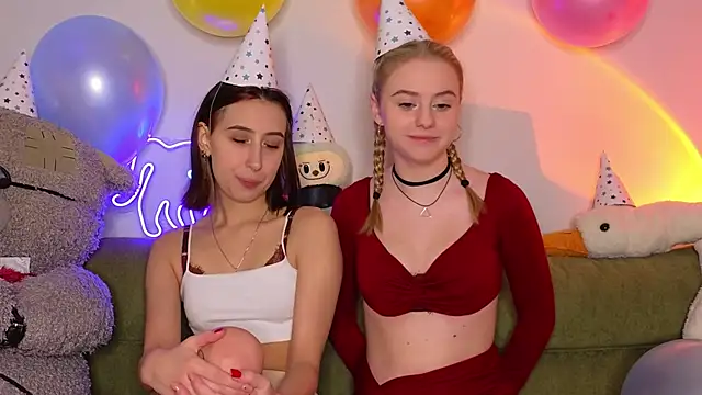 Snapshot of Mimipaws chatting on January 10, 2026, 8:04 pm Mimipaws online show from January 10, 2026, 8:04 pm