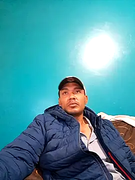 latinomoreno95 online show from June 24, 2026, 3:10 pm