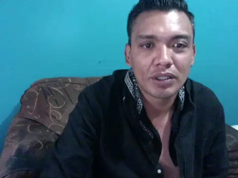 latinomoreno95 online show from April 6, 2026, 9:05 pm