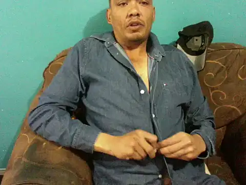 Snapshot of latinomoreno95 chatting on February 6, 2026, 5:20 pm latinomoreno95 online show from February 6, 2026, 5:20 pm