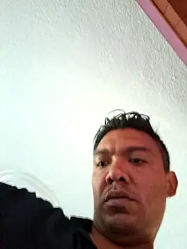 latinomoreno95 online show from May 23, 2026, 6:40 pm