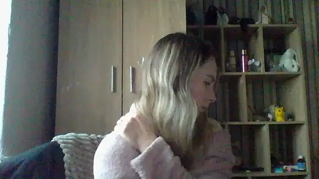 Snapshot of VikiLove765 chatting on February 14, 2026, 2:28 pm VikiLove765 online show from February 14, 2026, 2:28 pm