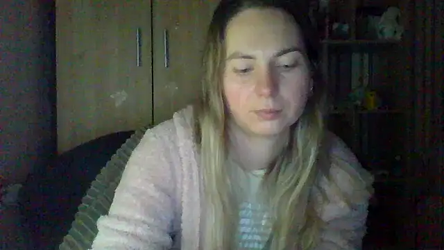 Snapshot of VikiLove765 chatting on February 14, 2026, 2:23 am VikiLove765 online show from February 14, 2026, 2:23 am