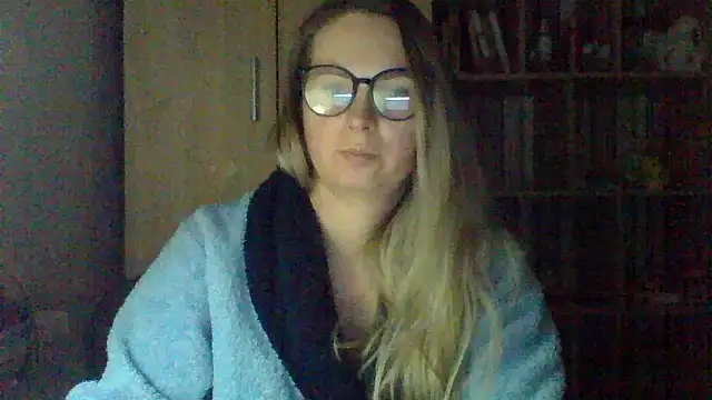 Snapshot of VikiLove765 chatting on February 10, 2026, 4:22 am VikiLove765 online show from February 10, 2026, 4:22 am