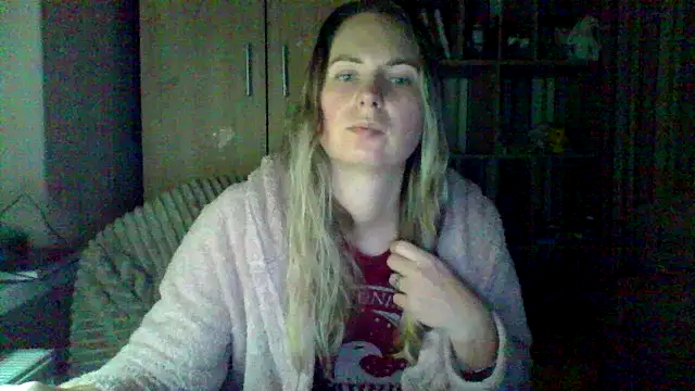 Snapshot of VikiLove765 chatting on February 15, 2026, 8:52 pm VikiLove765 online show from February 15, 2026, 8:52 pm