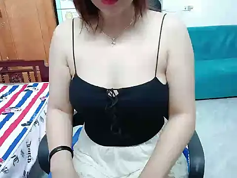 Snapshot of Heni6368 chatting on February 27, 2026, 10:31 pm Heni6368 online show from February 27, 2026, 10:31 pm