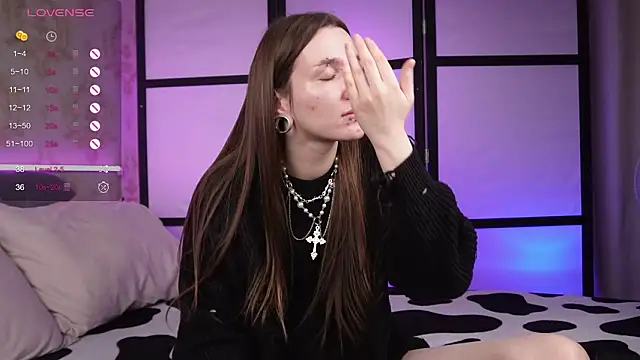 Snapshot of Alice_Goth chatting on March 8, 2026, 8:39 am Alice Goth online show from March 8, 2026, 8:39 am