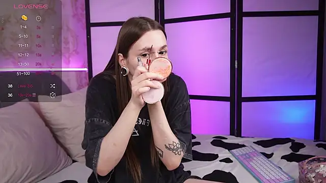 Snapshot of Alice_Goth chatting on March 7, 2026, 9:59 am Alice Goth online show from March 7, 2026, 9:59 am