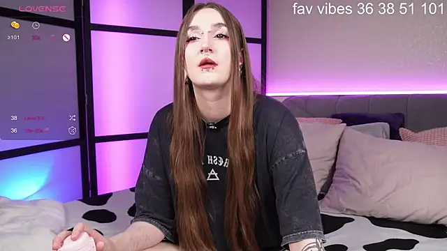 Snapshot of Alice_Goth chatting on April 2, 2026, 4:19 am Alice Goth online show from April 2, 2026, 4:19 am