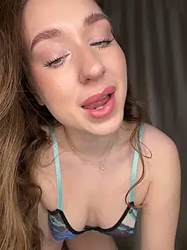 cuteeyesbaby online show from February 9, 2026, 2:42 am