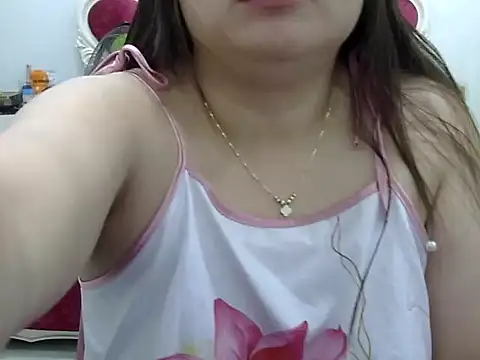 Snapshot of Sarah_no_land chatting on March 10, 2026, 5:22 am Sarah no land online show from March 10, 2026, 5:22 am