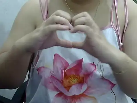 Snapshot of Sarah_no_land chatting on April 16, 2026, 2:07 pm Sarah no land online show from April 16, 2026, 2:07 pm