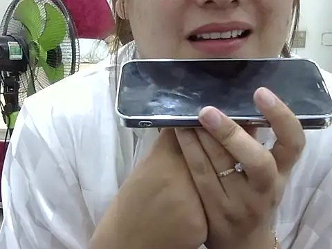 Snapshot of Sarah_no_land chatting on March 18, 2026, 4:30 pm Sarah no land online show from March 18, 2026, 4:30 pm