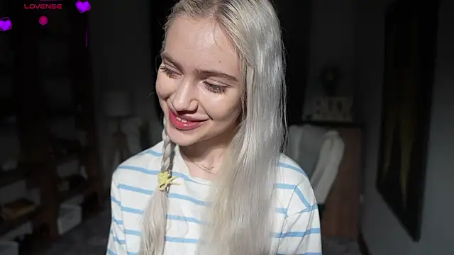 KristalCrowner online show from March 21, 2026, 8:35 pm