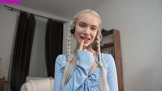 KristalCrowner online show from April 5, 2026, 7:31 pm