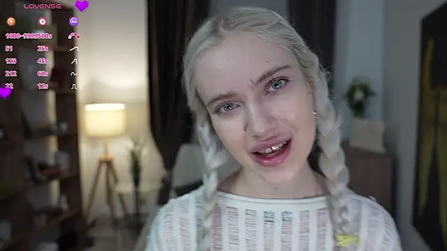 KristalCrowner online show from March 15, 2026, 7:32 pm