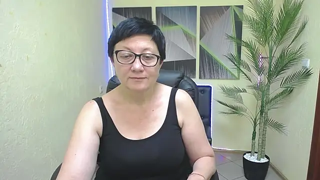 EmilyL0ve online show from July 25, 2026, 5:08 pm