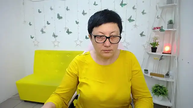 EmilyL0ve online show from May 20, 2026, 5:10 pm